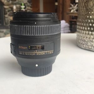 NIKKOR LENS - AF-S NIKKOR 85mm f/1.8g